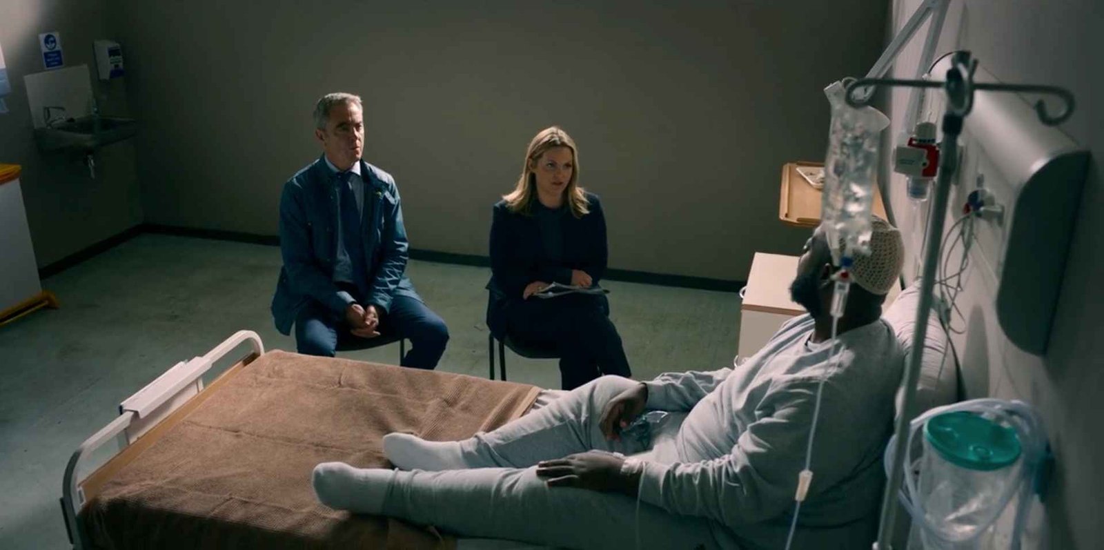 Stay Close - Erin and DS Broome talk to a suspect in prison