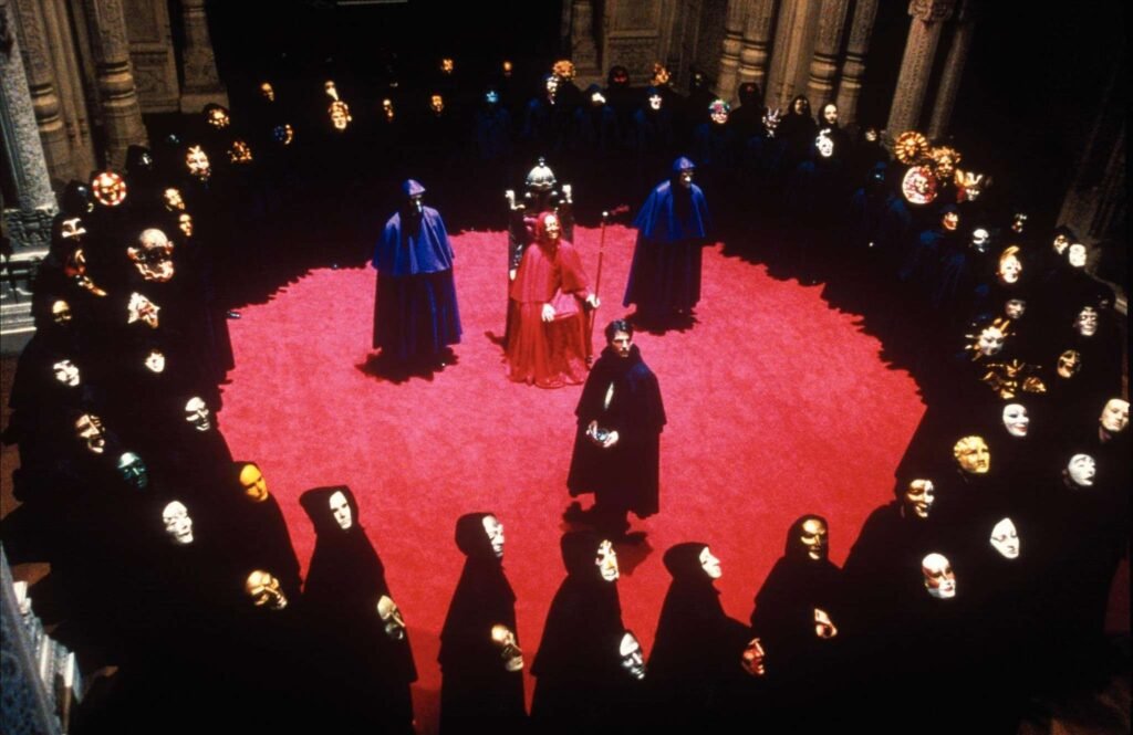 Eyes Wide Shut 1999 hidden meeting scene overview shot