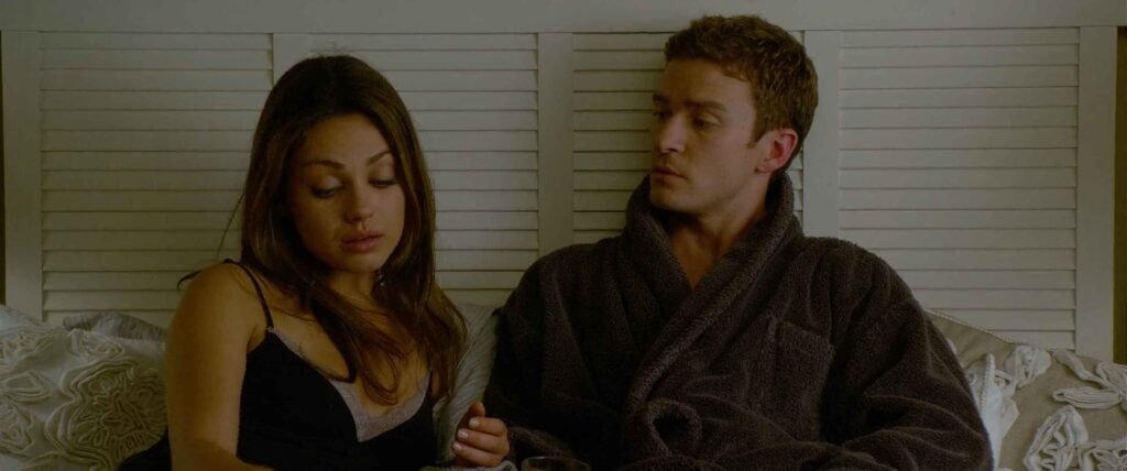 Friends with Benefits Jamie Rellis and Dylan in bed together