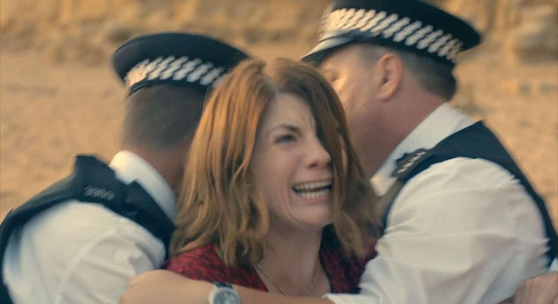 Broadchurch - Beth is stopped from seeing Dannys body on the beach