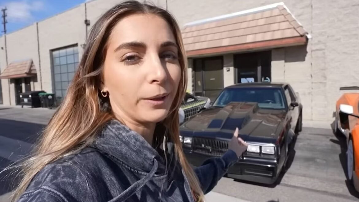 Emelia Hartford Net Worth